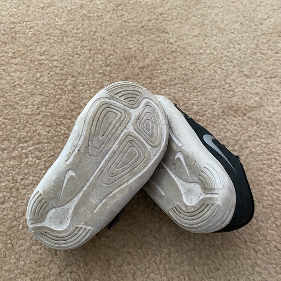 Nike’s baby shoes 2 for 1 - Bonus free socks! - Picture 7 of 7